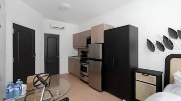 Fridge, microwave, oven, coffee/tea maker