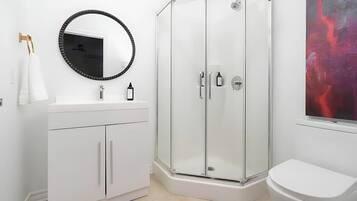 Shower, shampoo