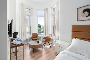 WiFi, bed sheets - The Suites | Downtown Montreal (Montreal)