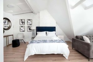 WiFi, bed sheets - The Suites | Downtown Montreal (Montreal)