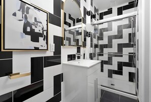 Shower, shampoo - The Suites | Downtown Montreal (Montreal)