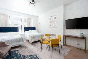 WiFi, bed sheets - Downtown Gem |2-Beds Condo • Prime location & Wifi (Montreal)