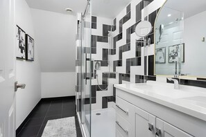 Shower, shampoo - The Suites | Downtown Montreal | 2 Beds (Montreal)