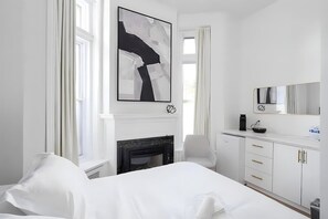 WiFi, bed sheets - The Suites 1 | Downtown Montreal (Montreal)
