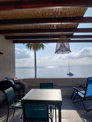 Outdoor dining - Elegant 2-story apartment, panoramic sea view terrace, historic center (Lipari)