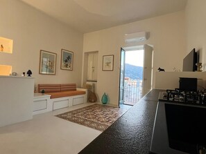 Smart TV - Elegant 2-story apartment, panoramic sea view terrace, historic center (Lipari)