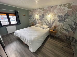 3 bedrooms, free WiFi, bed sheets
