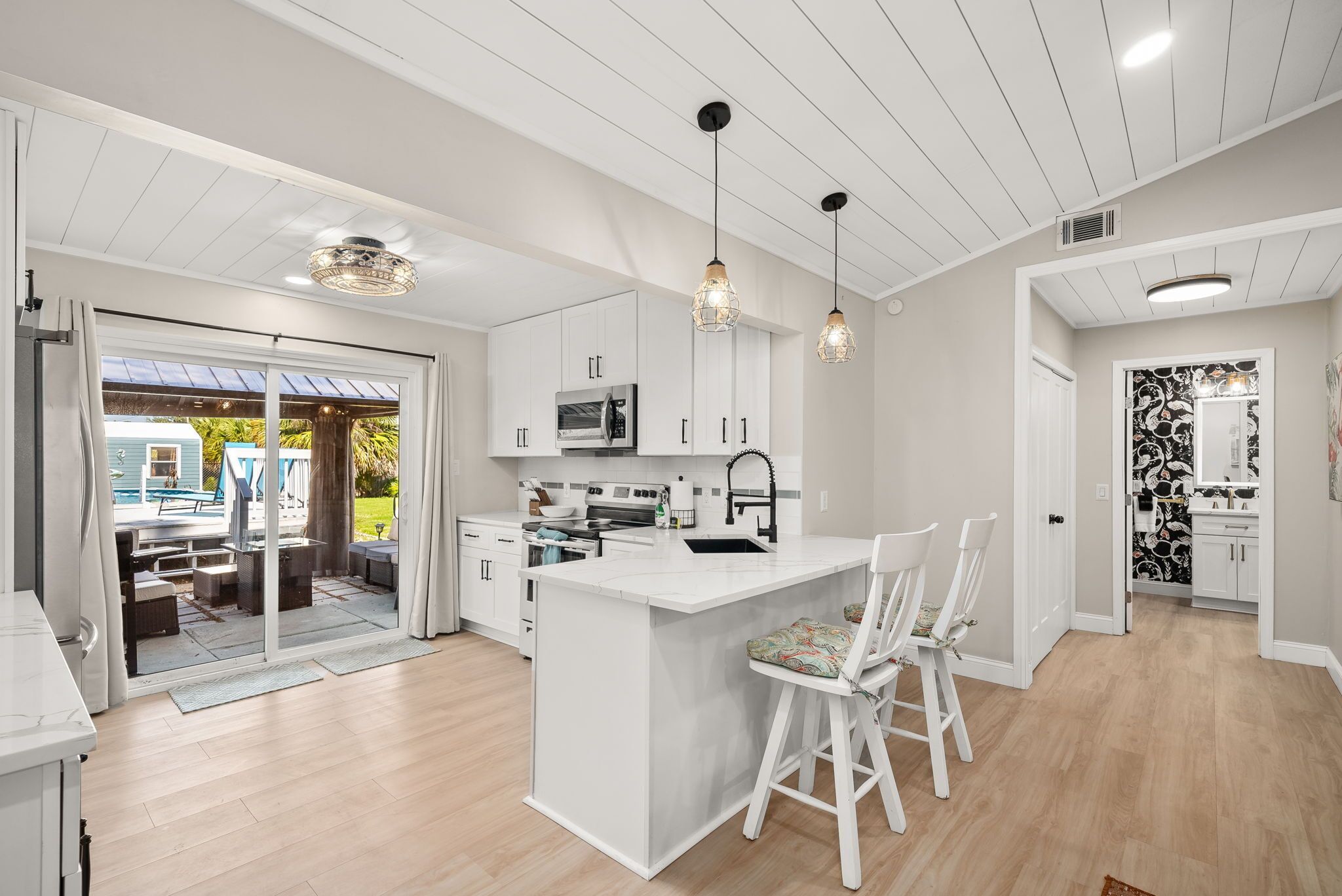 Fridge, oven, stovetop, dishwasher