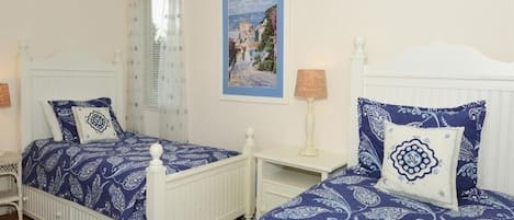 4 bedrooms, iron/ironing board, WiFi, bed sheets