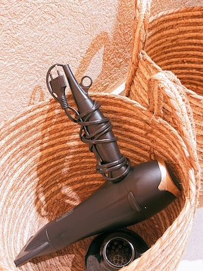 Phòng đôi Deluxe, 1 phòng ngủ, bồn tắm nước nóng, quang cảnh sân vườn | Phòng tắm | Máy sấy tóc, dép đi trong nhà, khăn tắm, xà phòng