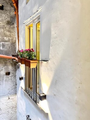 Deluxe Double Room, 1 Bedroom, Hot Tub, Courtyard View | Exterior detail - Bìfara Rooms  (Palermo)