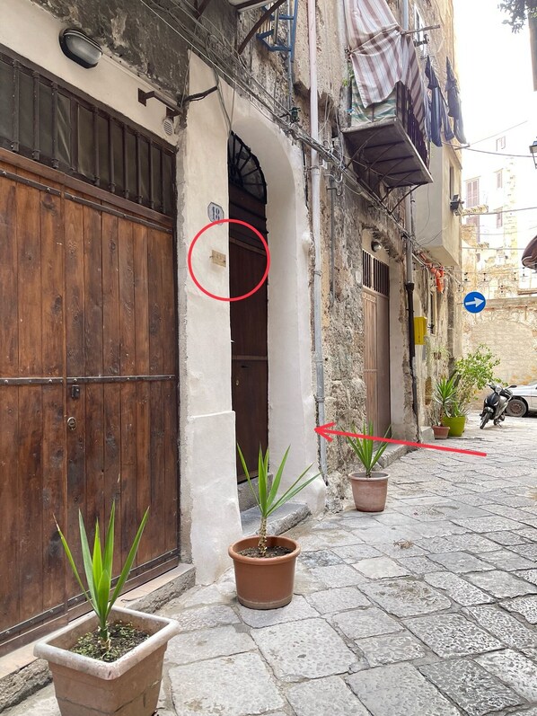 Mặt tiền nơi lưu trú