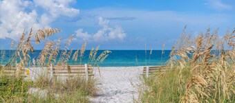 Direct Beach Access Beautiful Resort Balcony