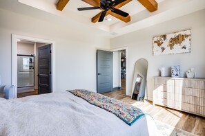 3 bedrooms, desk, iron/ironing board, travel cot