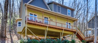 Mtn-View Getaway w/ Deck in Clayton: 1 Mi to Golf!
