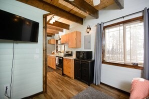 Private kitchen - Charming 2-bedroom cottage in Homer perfect for relaxing stays. (Homer)