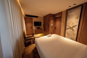 Habitación de lujo | Escritorio, wifi gratis y ropa de cama 