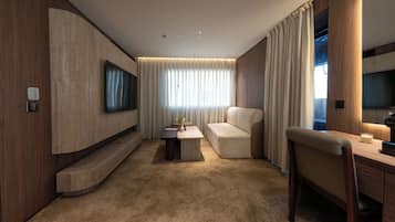 Royal Suite, Balcony | Living area