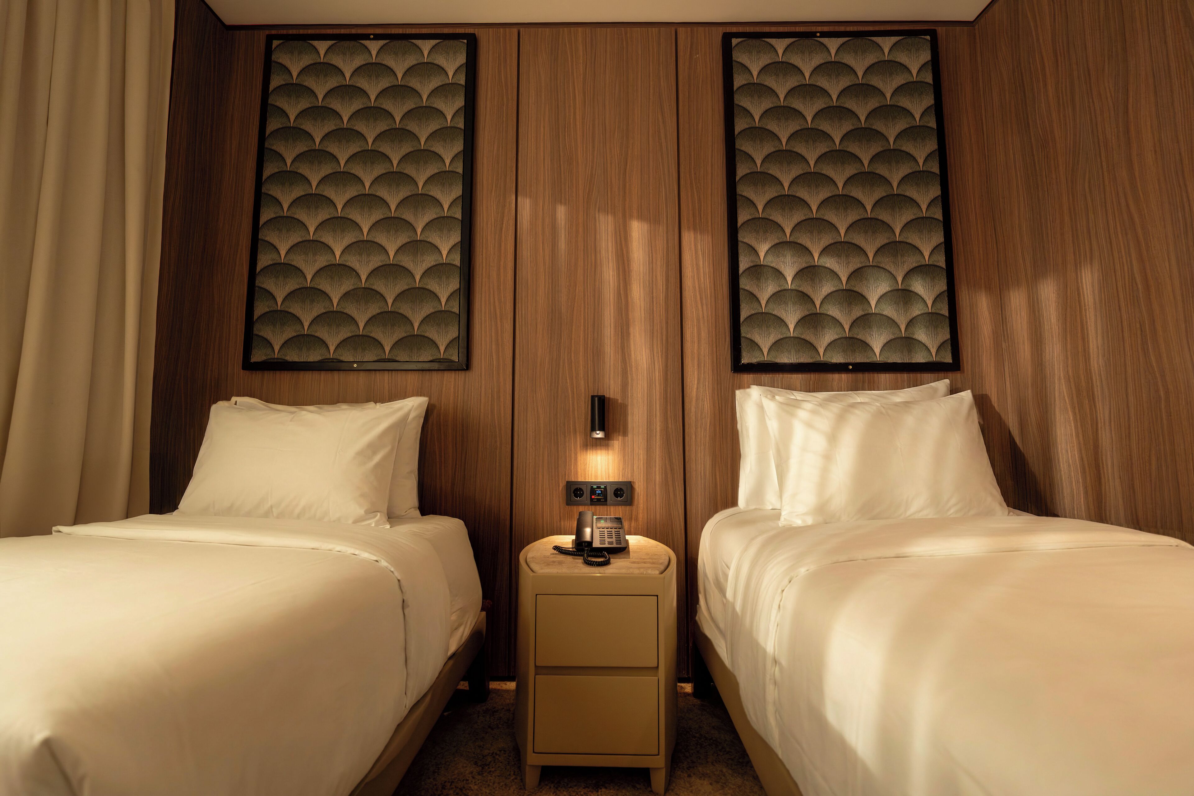 Luxe kamer | Een bureau, gratis wifi, beddengoed