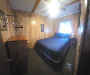 3 bedrooms, WiFi, bed sheets - Charming Lake Cottage #7 at Teal Point Resort with Dazzling Views of Lake Norfork (Mountain Home)