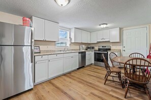Fridge, microwave, oven, stovetop - "The Marlin" Beach home within .5 to beach! (Myrtle Beach)