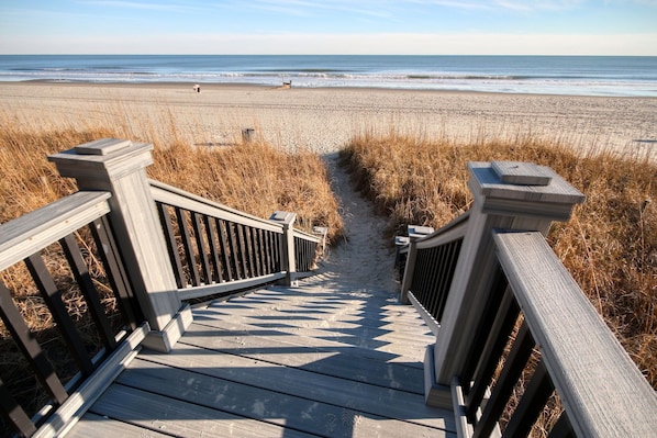 On the beach - Luxury 2-Bedroom Oceanview from Balcony at the Bahama Sands Resort (North Myrtle Beach)