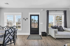 Interior - "Gimme Shelter" Home Within 5 blocks to Beach! (Murrells Inlet)