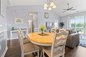 Dining - "Coastal Comfort" Located in Barefoot Resort (North Myrtle Beach)