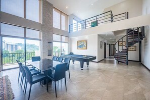 Interior - 5 Bedroom Penthouse Ocean Views Jacobay 21002 (Jaco)
