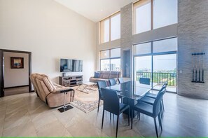 Living area - 5 Bedroom Penthouse Ocean Views Jacobay 21002 (Jaco)