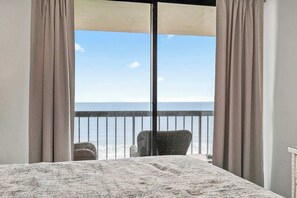 3 bedrooms, iron/ironing board, WiFi, bed sheets - "The Salty Compass" 3 BR Ocean Front in Windy Hill (North Myrtle Beach)