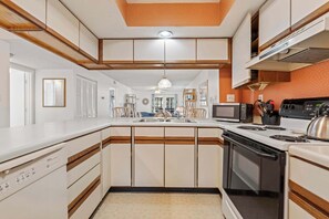 Fridge, microwave, oven, stovetop - "Sunset Point" at Heron Point (Myrtle Beach)