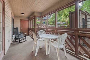 Outdoor dining - "Sunset Point" at Heron Point (Myrtle Beach)