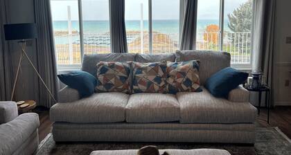 The Bears Den! Walking distance to beach, private day rental marina, 5 Bedroom