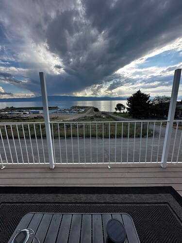 The Bears Den! Walking distance to beach, private day rental marina, 5 Bedroom