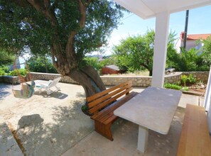 Outdoor dining - Three Bedroom Apartment With Terrace (Pag)