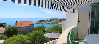 Two Bedroom Apartment with Terrace and Sea View