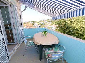Outdoor dining - Two Bedroom Apartment with Balcony and SeaView (Pag)