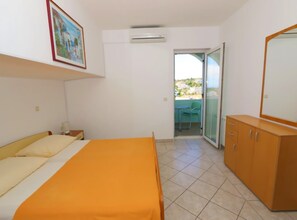 2 bedrooms, Internet, bed sheets - Two Bedroom Apartment with Balcony and SeaView (Pag)