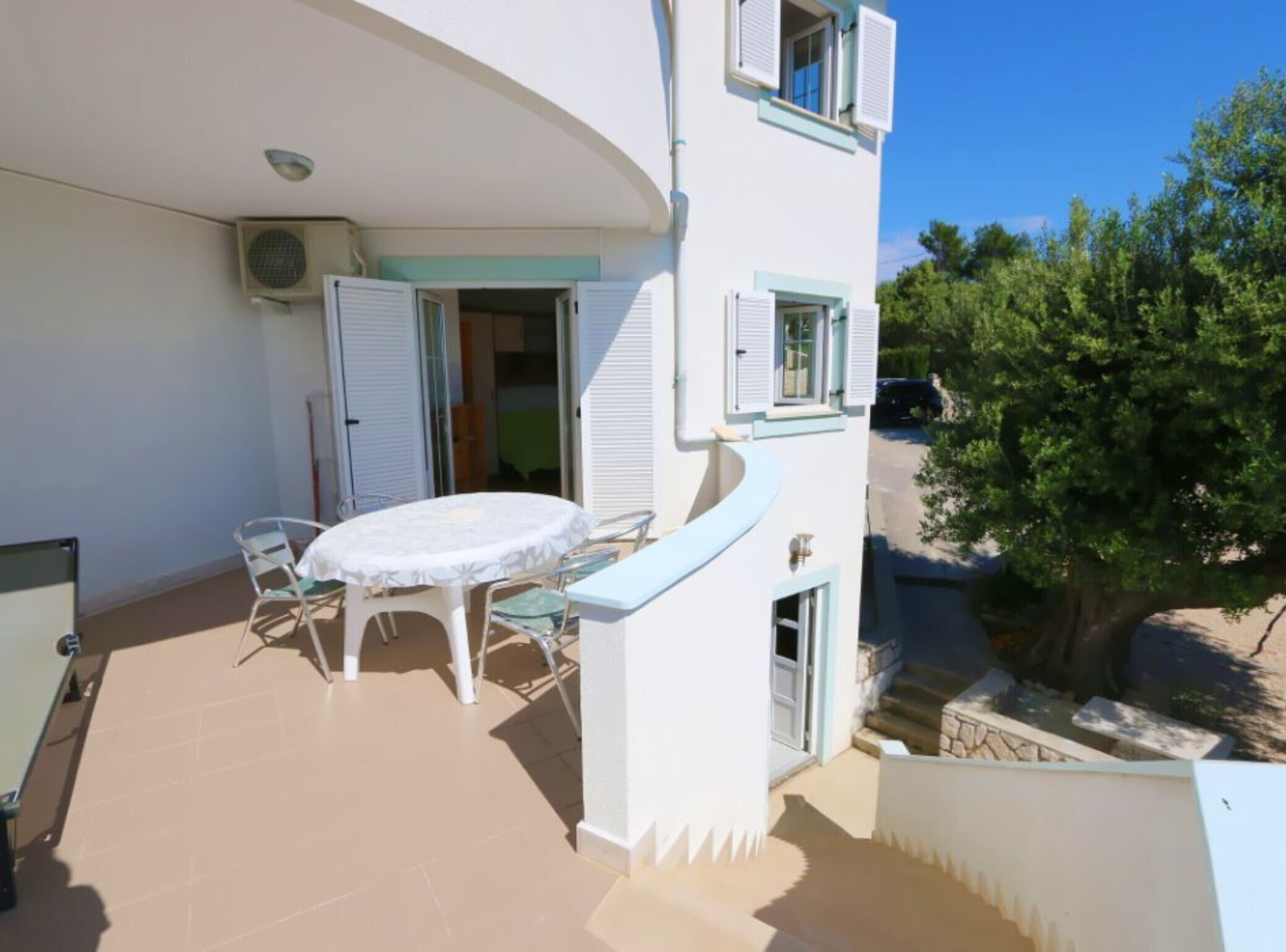 屋外ダイニン  グエリア