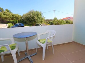 Outdoor dining - One Bedroom Apartment with Terrace and Sea View (Pag)