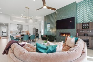 Smart TV, fireplace - Casa Volare- Pool+Spa, Gated 4BR 3BA 2,400sqft Brand New Desert Retreat (Bermuda Dunes)