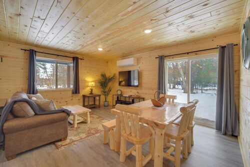Fish, Swim, Play: 'Voyager’s' Family Cabin w/ Yard