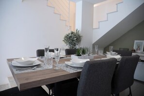 Dining - Modern 3 Bedroom Oasis in Swieqi (Is-Swieqi)