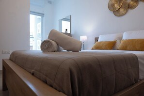 Desk, WiFi - Modern 3 Bedroom Oasis in Swieqi (Is-Swieqi)