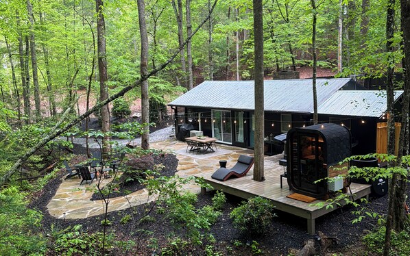 Outdoor dining - A truly unique concept in modern travel, Little Luxe Wellness Lodge reimagines what a getaway can be. (Morganton)