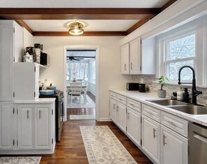 Microwave, oven, stovetop, dishwasher - Lakefront Escape • Sauna • 1 Hr from NYC• 3 spacious bedrooms (Lake Peekskill)