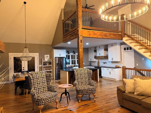 Luxury Waterfront Nolin Lake House, 3BR+Loft, Private Dock, Lake Toys, Fireplace