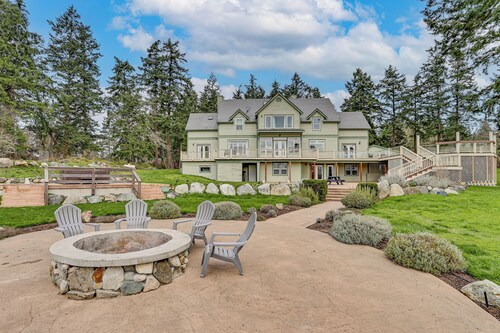 Hot Tub & Pond View! Private Friday Harbor Retreat