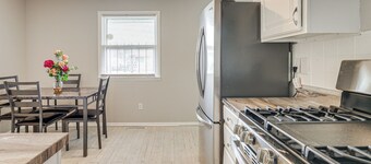 6 Mi to Downtown Columbus: Quiet Home w/ Yard